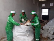 Cooperativa de Catadores de Materiais Recicláveis de Itabaiana - COORECI, fazem a colete no Shopping Peixoto, destinando para o Centro Regional de Triagem de Materiais Recicláveis do CPAC.