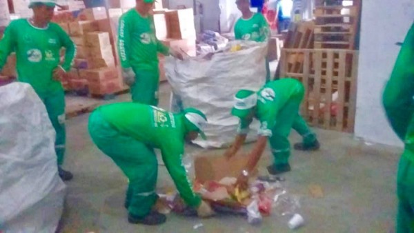 Consórcio Público do Agreste Central Sergipano - CPAC, promove treinamento sobre “ A importância da Coleta Seletiva”,aos funcionários e colaboradores do Supermercado Irmaos Peixoto.