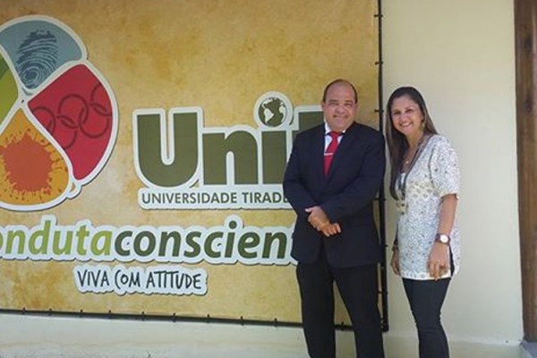 Reunião no Núcleo de Conduta Consciente na sede da Universidade Tiradentes