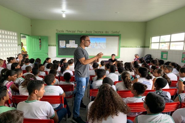 CPAC realiza palestra sobre “Educação Ambiental e Coleta Seletiva” para alunos da Escola Municipal Professora Inocência dos Santos, em Areia Branca