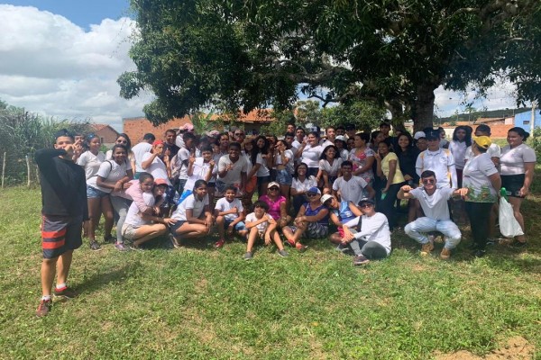 CPAC e alunos de escola municipal de Frei Paulo realizaram o plantio de mudas no povoado Serra Redonda
