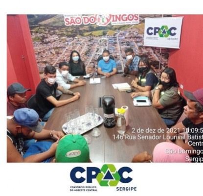 CPAC, Prefeitura de São Domingos e catadores de recicláveis discutem formalização de cooperativa no município.